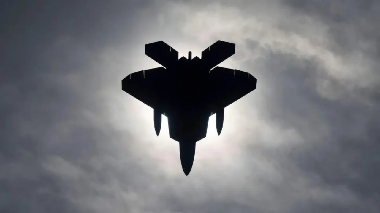 سلاح مخفی نیروی هوایی آمریکا: ارتقاء به‌جای بازنشستگی